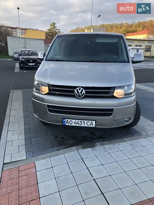 Volkswagen Caravelle 2011