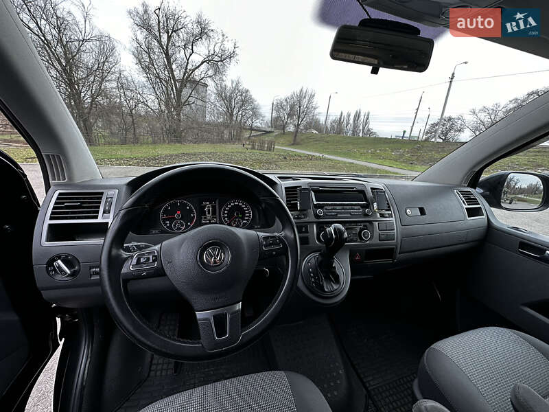 Минивэн Volkswagen Caravelle 2013 в Кривом Роге