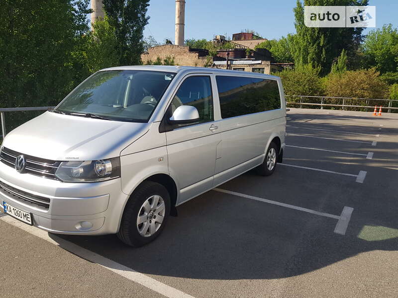 Volkswagen Caravelle 2012