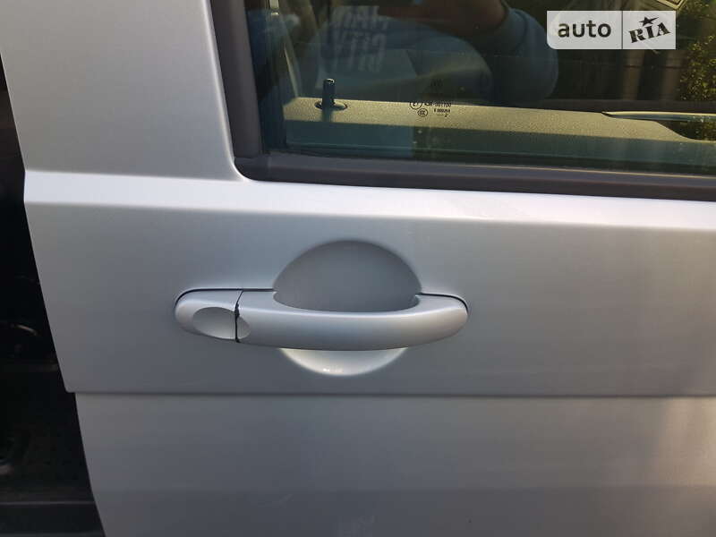 Мінівен Volkswagen Caravelle 2012 в Києві