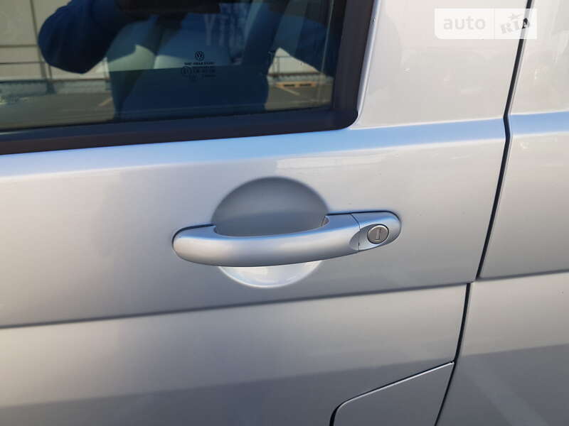 Мінівен Volkswagen Caravelle 2012 в Києві