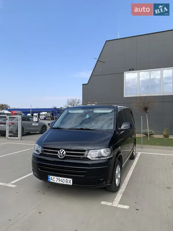 Минивэн Volkswagen Caravelle 2011 в 