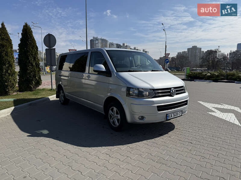 Минивэн Volkswagen Caravelle 2015 в Киеве