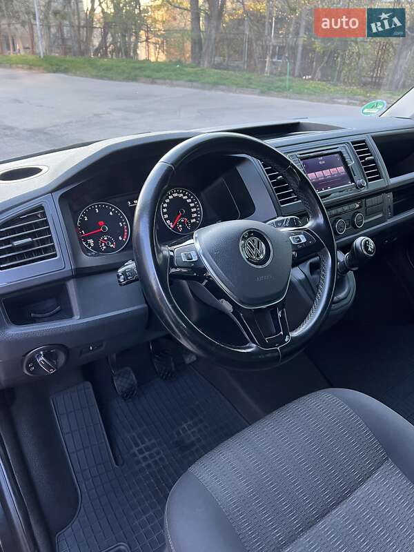 Мінівен Volkswagen Caravelle 2015 в Львові