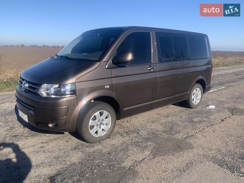 Мінівен Volkswagen Caravelle 2015 в Києві