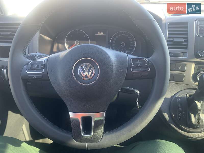 Мінівен Volkswagen Caravelle 2015 в Києві