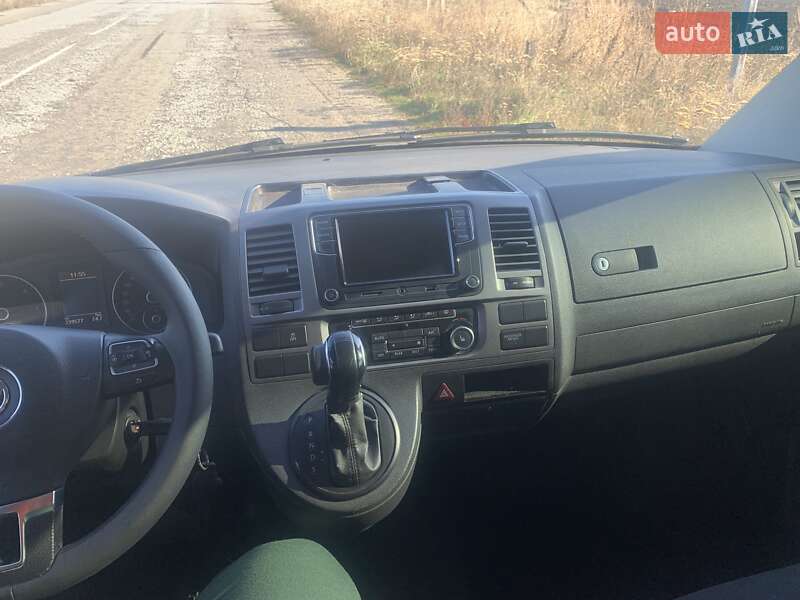 Мінівен Volkswagen Caravelle 2015 в Києві