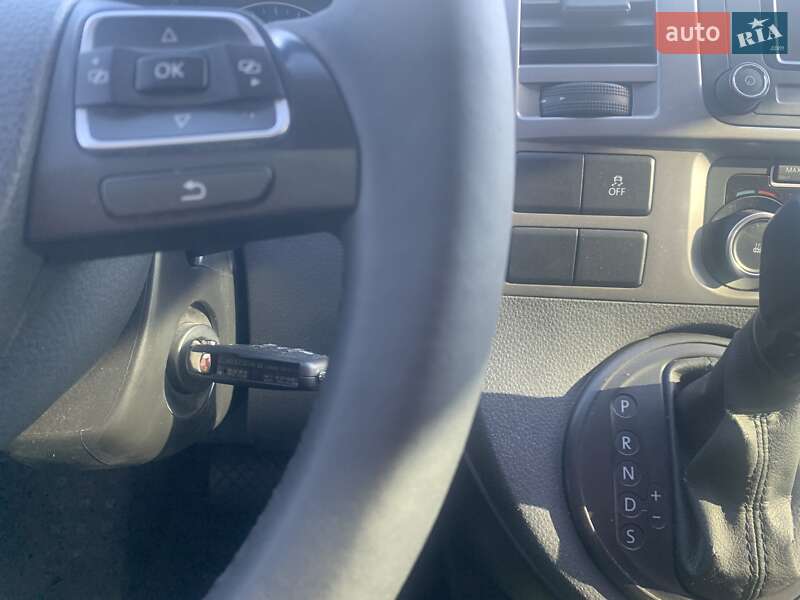 Мінівен Volkswagen Caravelle 2015 в Києві