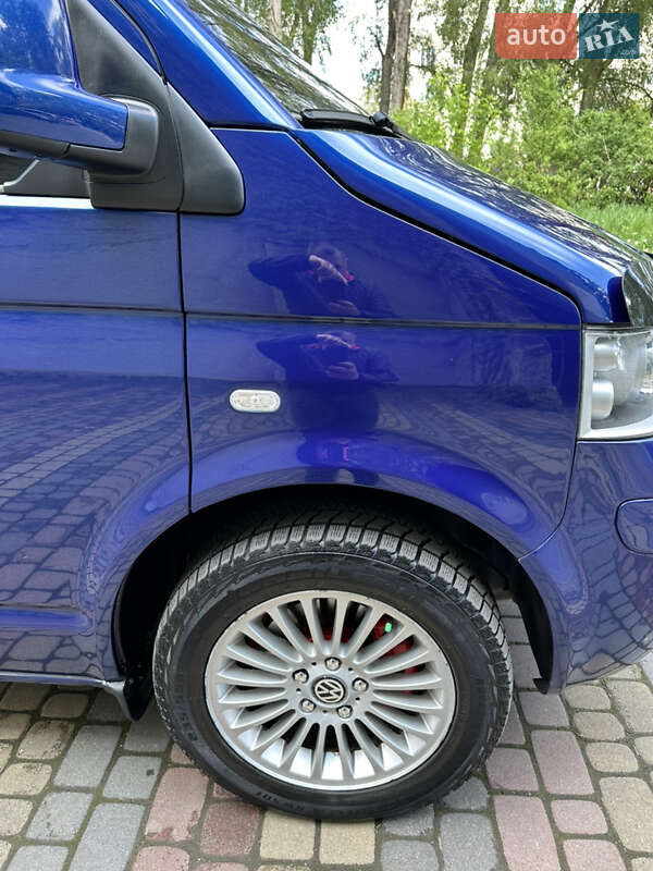 Минивэн Volkswagen Caravelle 2006 в Черновцах