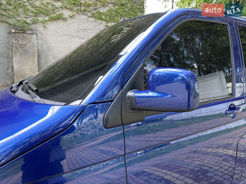 Минивэн Volkswagen Caravelle 2006 в Черновцах