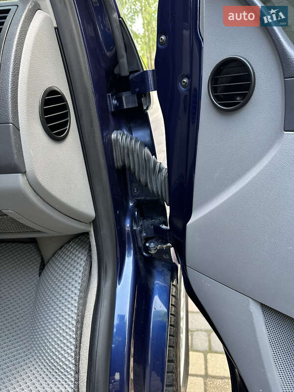 Минивэн Volkswagen Caravelle 2006 в Черновцах