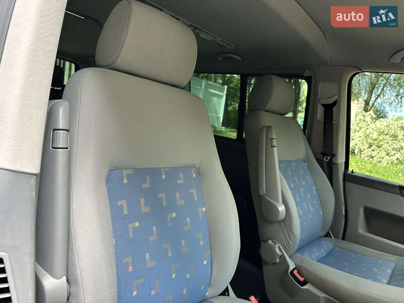 Минивэн Volkswagen Caravelle 2006 в Черновцах