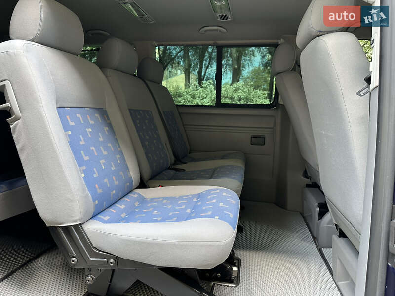 Минивэн Volkswagen Caravelle 2006 в Черновцах