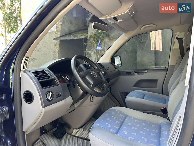 Минивэн Volkswagen Caravelle 2006 в Черновцах