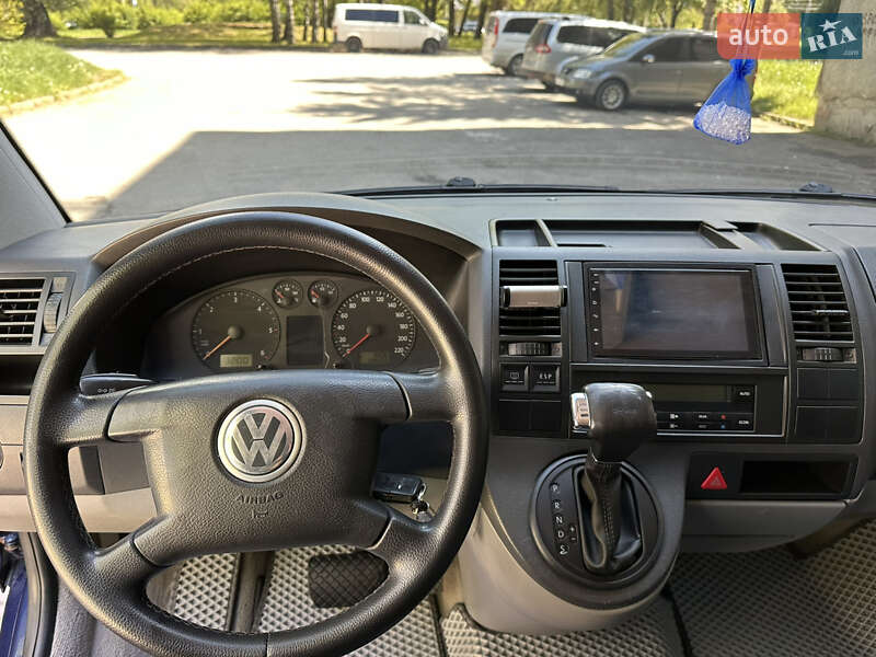 Минивэн Volkswagen Caravelle 2006 в Черновцах
