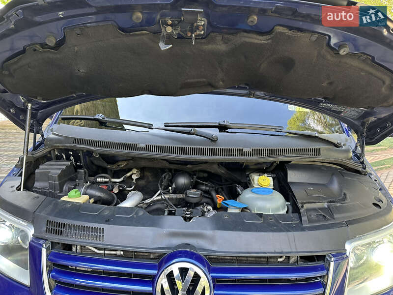 Минивэн Volkswagen Caravelle 2006 в Черновцах