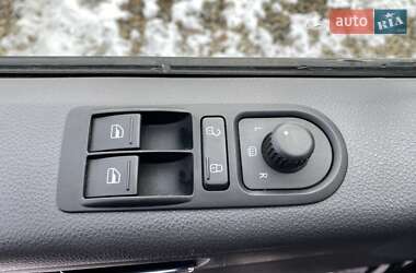 Минивэн Volkswagen Caravelle 2013 в 