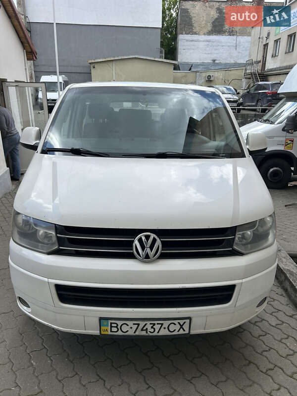 Volkswagen Caravelle 2012