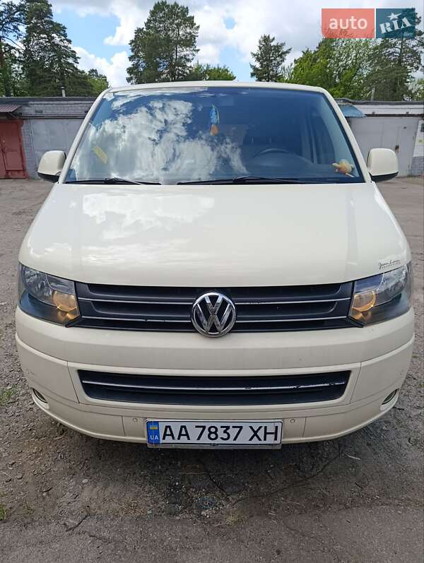 Volkswagen Caravelle 2012