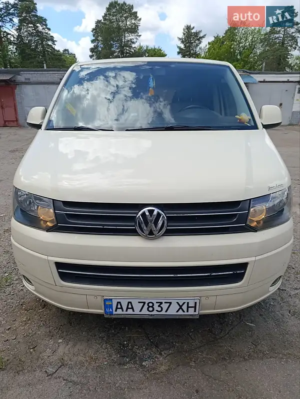 Volkswagen Caravelle 2012