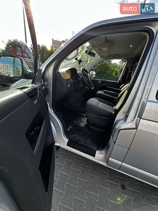 Минивэн Volkswagen Caravelle 2015 в Киеве