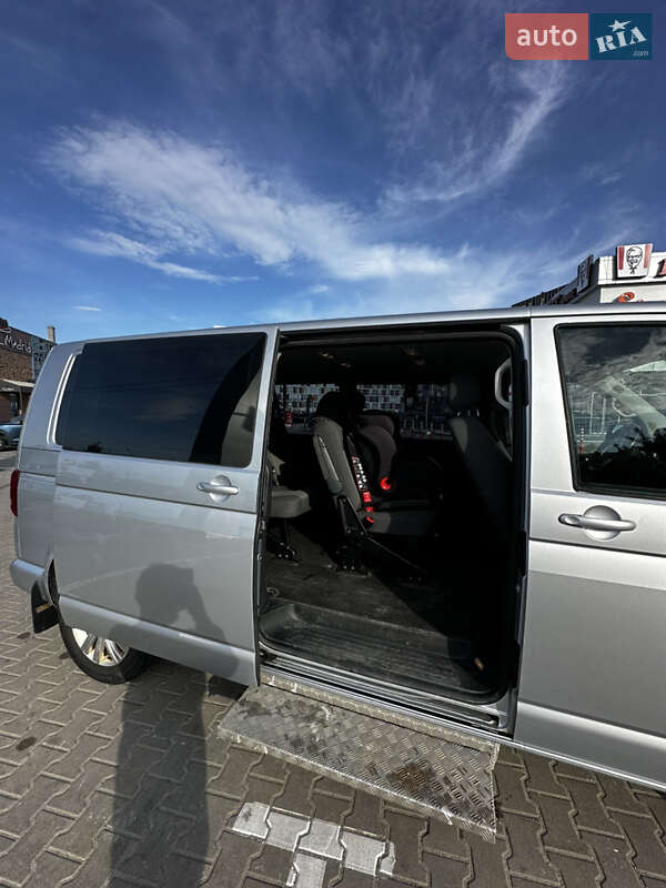 Минивэн Volkswagen Caravelle 2015 в Киеве