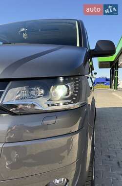 Минивэн Volkswagen Caravelle 2013 в 