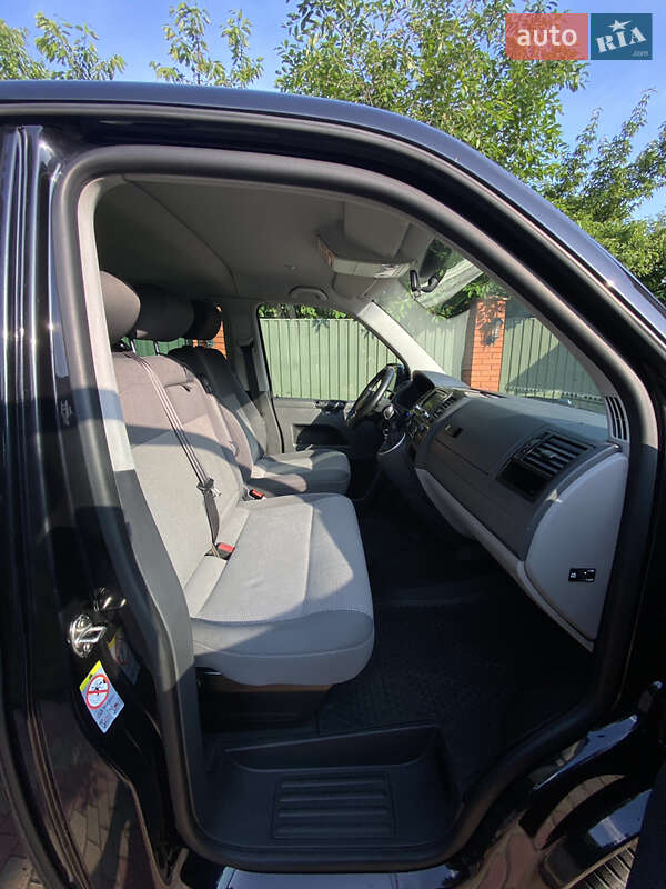 Минивэн Volkswagen Caravelle 2013 в Киеве