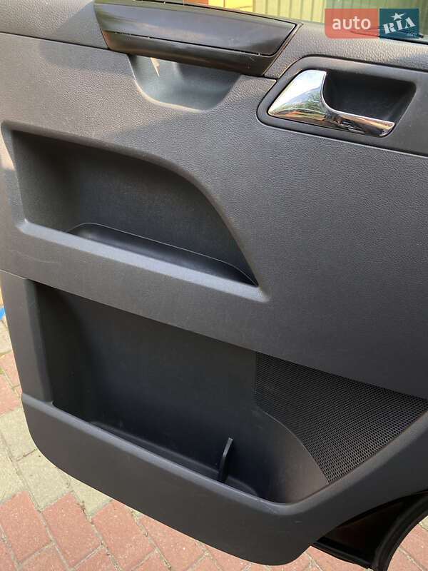 Минивэн Volkswagen Caravelle 2013 в Киеве