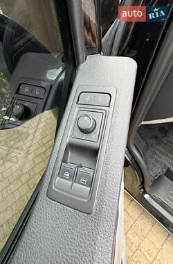 Минивэн Volkswagen Caravelle 2016 в 