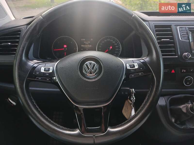 Мінівен Volkswagen Caravelle 2017 в Києві
