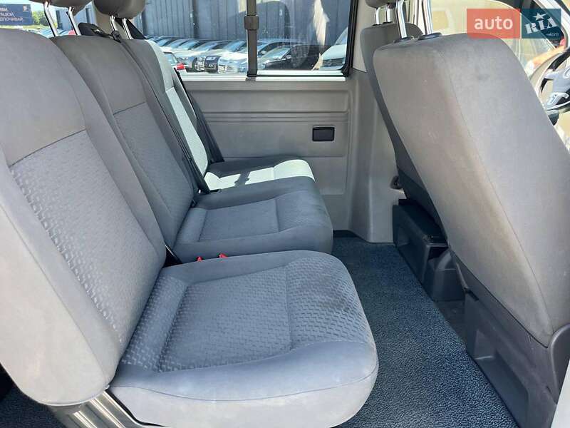 Минивэн Volkswagen Caravelle 2013 в Львове