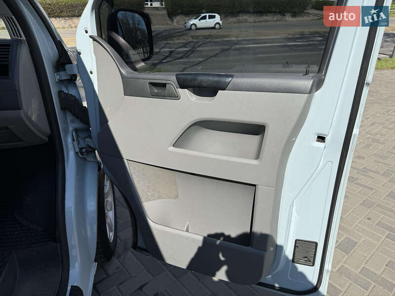 Минивэн Volkswagen Caravelle 2008 в Днепре