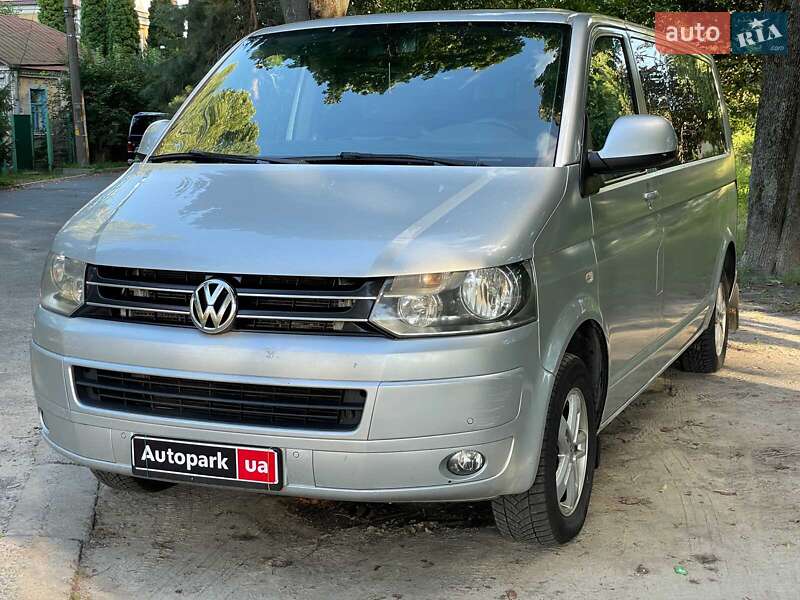 Минивэн Volkswagen Caravelle 2015 в Киеве