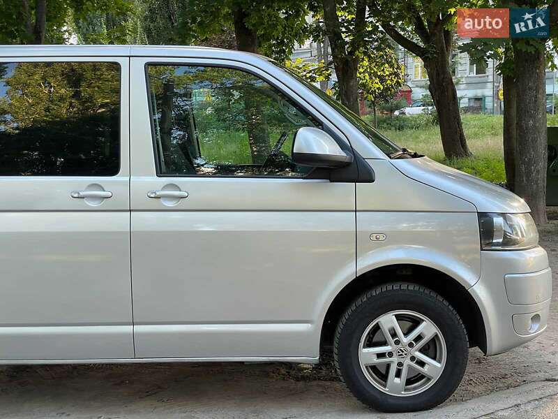 Минивэн Volkswagen Caravelle 2015 в Киеве