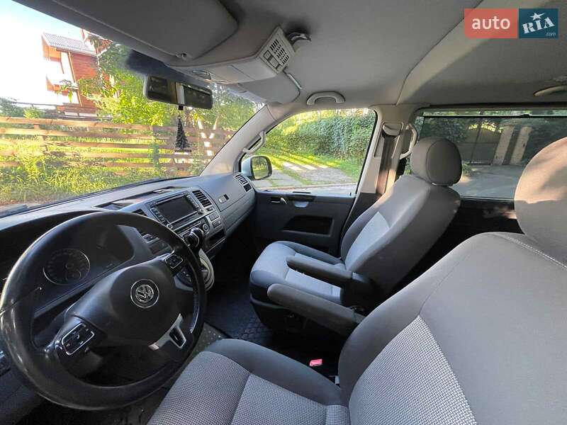 Минивэн Volkswagen Caravelle 2015 в Киеве
