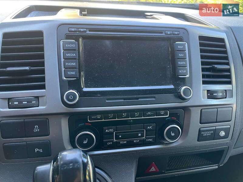 Минивэн Volkswagen Caravelle 2015 в Киеве