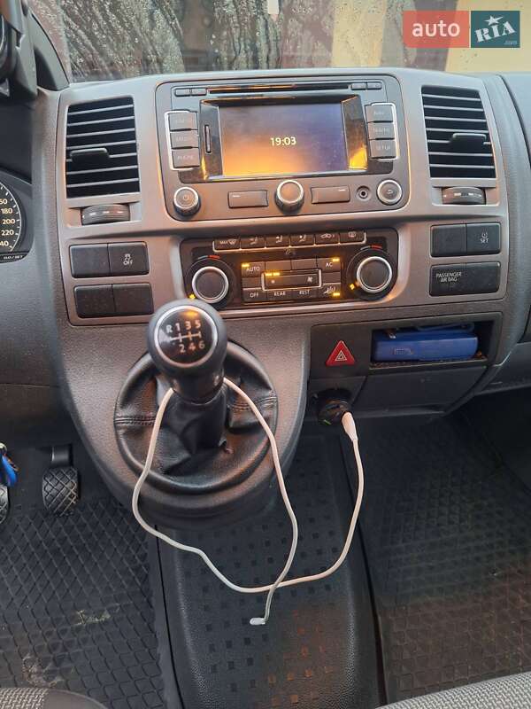 Минивэн Volkswagen Caravelle 2011 в Емильчине