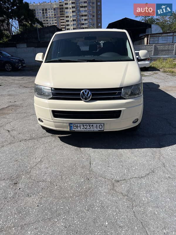 Volkswagen Caravelle 2010
