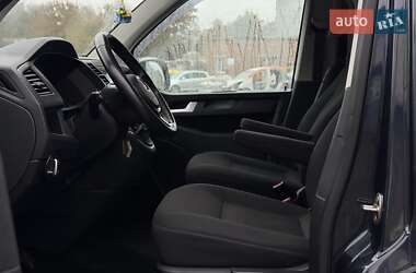 Минивэн Volkswagen Caravelle 2017 в 