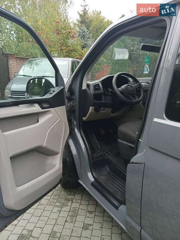 Мінівен Volkswagen Caravelle 2017 в Івано-Франківську