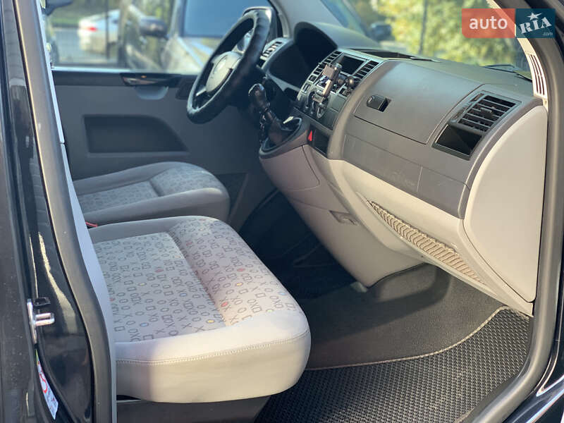 Минивэн Volkswagen Caravelle 2009 в Хмельницком