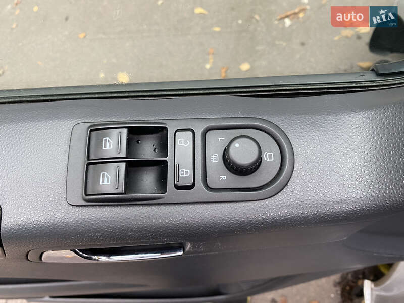 Мінівен Volkswagen Caravelle 2014 в Києві