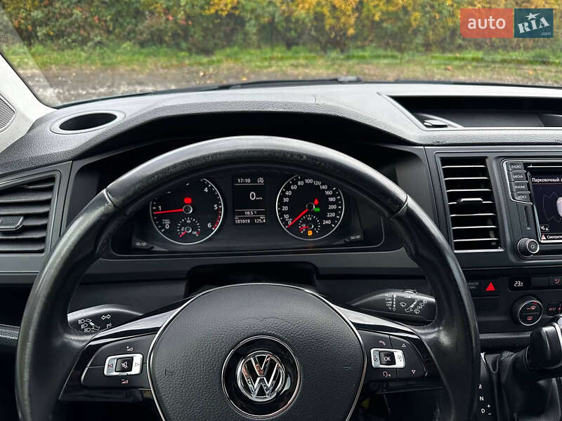 Минивэн Volkswagen Caravelle 2017 в Ужгороде