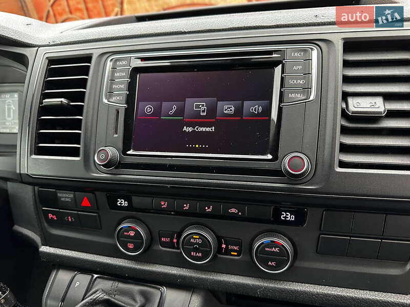 Минивэн Volkswagen Caravelle 2017 в Ужгороде