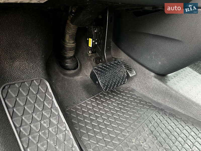 Минивэн Volkswagen Caravelle 2017 в Ужгороде