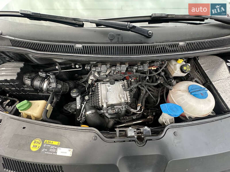 Минивэн Volkswagen Caravelle 2017 в Ужгороде