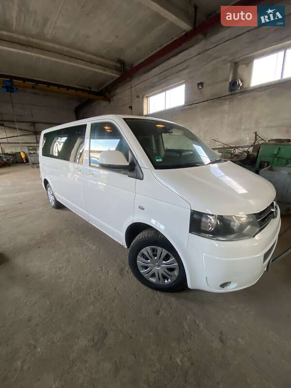 Минивэн Volkswagen Caravelle 2012 в Полтаве