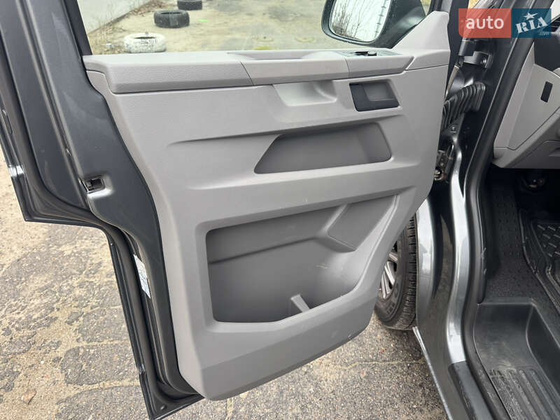 Мінівен Volkswagen Caravelle 2020 в Києві