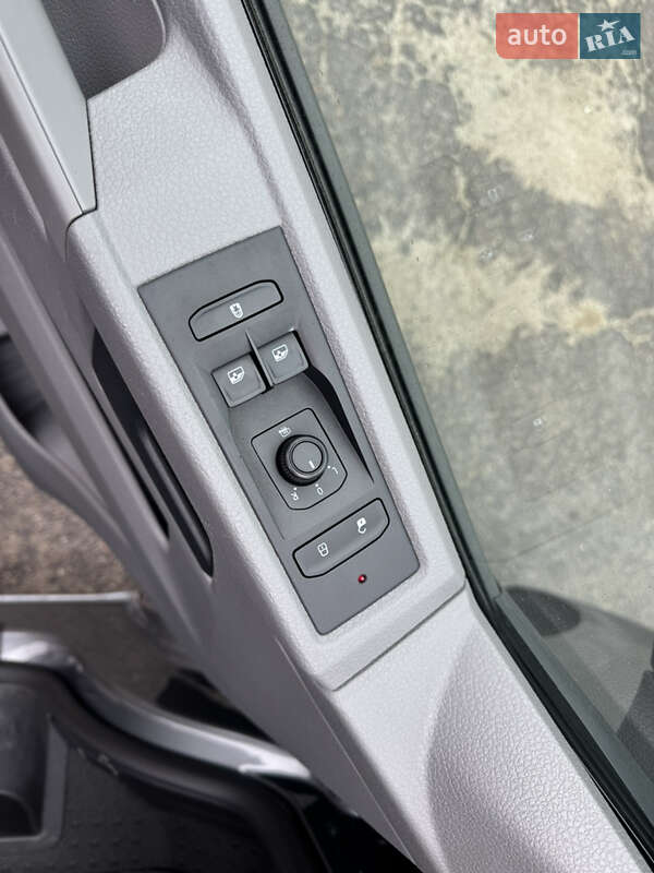 Мінівен Volkswagen Caravelle 2020 в Києві